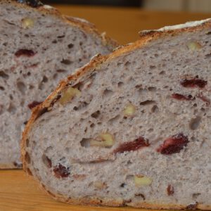 Surdegsbröd valnöt tranbär